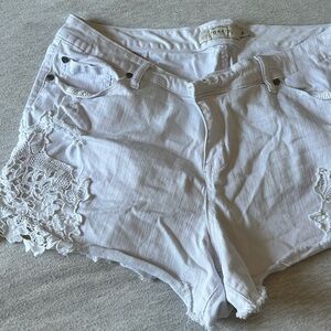 NWOT SIZE 20 Torrid Shorts with Lace detail